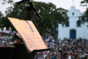 Orquestra Sinfônica do Paraná encanta na Praça Central de Guaratuba com música e espírito natalino 