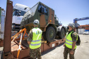 O Exército Brasileiro recebeu, na última terça-feira (30), seis novos caminhões da marca Tatra 8x8 com portadas IRB importados. Os veículos militares foram desembarcados na TCP - Terminal de Contêineres de Paranaguá, no Porto de Paranaguá. Fabricadas na República Tcheca, as viaturas foram embarcadas em porto alemão. Chegaram em Paranaguá em contêineres Flat Rack no navio Cap San Lorenzo.