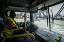 Em grande operação, Porto de Paranaguá embarca 154 ônibus para a Costa do Marfim