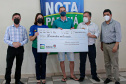 Fazenda entrega prêmio máximo do Nota Paraná para aposentada de Curitiba 