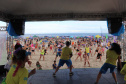 Esporte disponibiliza aulas de dança e muita diversão para todas as idades nas praias do Litoral