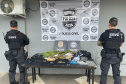 Em operação na Grande Curitiba, PCPR apreende uniformes falsos da polícia e drogas do crime organizado