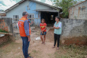 Nesta manhã de quarta-feira, a Defesa Civil Estadual esteve no município de Fazenda Rio Grande para entregar materiais de ajuda humanitária que auxiliarão as pessoas afetadas a se recomporem. - Fazenda Rio Grande, 19/01/2022