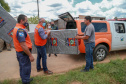 Nesta manhã de quarta-feira, a Defesa Civil Estadual esteve no município de Fazenda Rio Grande para entregar materiais de ajuda humanitária que auxiliarão as pessoas afetadas a se recomporem. - Fazenda Rio Grande, 19/01/2022