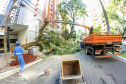 Com trabalho intenso durante a noite, Copel religa quase 90% das unidades afetadas pelo temporal - Na  foto,  trabalhos na área central dae Maringá: avenidas Mandacaru, XV de Novembro, Colombo e Rua Piratininga - Curitiba, 24/04/2022