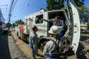 Com trabalho intenso durante a noite, Copel religa quase 90% das unidades afetadas pelo temporal - Na  foto,  trabalhos na área central dae Maringá: avenidas Mandacaru, XV de Novembro, Colombo e Rua Piratininga - Curitiba, 24/04/2022