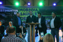 Governador entrega títulos de propriedade e confirma investimentos na Lapa