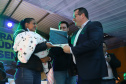Governador entrega títulos de propriedade e confirma investimentos na Lapa
