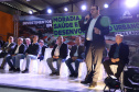 Governador entrega títulos de propriedade e confirma investimentos na Lapa