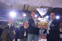Governador entrega títulos de propriedade e confirma investimentos na Lapa