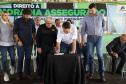 Durante a passagem por Ribeirão do Pinhal, no Norte Pioneiro, nesta quinta-feira (12), o governador Carlos Massa Ratinho Junior autorizou a liberação de mais R$ 884,2 mil para ações na área da saúde.