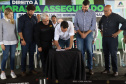 Durante a passagem por Ribeirão do Pinhal, no Norte Pioneiro, nesta quinta-feira (12), o governador Carlos Massa Ratinho Junior autorizou a liberação de mais R$ 884,2 mil para ações na área da saúde.