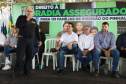O governador Carlos Massa Ratinho Junior entregou nesta quinta-feira (12) as matrículas imobiliárias, com registro dos títulos em cartório, que regularizam a posse e o direito da moradia a 131 famílias de Ribeirão do Pinhal, no Norte Pioneiro. 