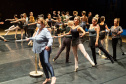  Escola de Dança Teatro Guaíra celebra Dia das Mães no palco do Guairão