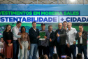 O governador Carlos Massa Ratinho Junior entregou nesta sexta-feira (6), 52 títulos de regularização fundiária para famílias em Moreira Sales, na região Centro-Oeste do Estado. 