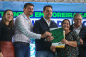 O governador Carlos Massa Ratinho Junior entregou nesta sexta-feira (6), 52 títulos de regularização fundiária para famílias em Moreira Sales, na região Centro-Oeste do Estado. 