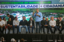 O governador Carlos Massa Ratinho Junior entregou nesta sexta-feira (6), 52 títulos de regularização fundiária para famílias em Moreira Sales, na região Centro-Oeste do Estado. 