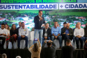 O governador Carlos Massa Ratinho Junior entregou nesta sexta-feira (6), 52 títulos de regularização fundiária para famílias em Moreira Sales, na região Centro-Oeste do Estado. 
