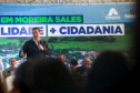O governador Carlos Massa Ratinho Junior entregou nesta sexta-feira (6), 52 títulos de regularização fundiária para famílias em Moreira Sales, na região Centro-Oeste do Estado. 