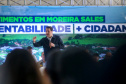 O governador Carlos Massa Ratinho Junior entregou nesta sexta-feira (6), 52 títulos de regularização fundiária para famílias em Moreira Sales, na região Centro-Oeste do Estado. 