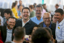 O governador Carlos Massa Ratinho Junior entregou nesta sexta-feira (6), 52 títulos de regularização fundiária para famílias em Moreira Sales, na região Centro-Oeste do Estado. 