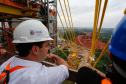 Governador Carlos Massa Ratinho Junior vistoria obra da Ponte da Integração Brasil-Paraguai. 