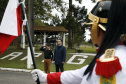 O governador Carlos Massa Ratinho Junior anunciou nesta segunda-feira (27) a contratação de 2 mil policiais militares e 400 bombeiros militares aprovados no concurso público realizado pela Secretaria da Segurança Pública no ano passado, além de 250 veículos, 88 motos e seis embarcações. Ele também também convocou 150 delegados, 200 investigadores, 50 papiloscopistas e 24 escrivães que vão compor os quadros da Polícia Civil do Paraná. O anúncio foi feito na cerimônia na Academia Policial Militar do Guatupê, 