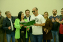  Criado para facilitar a regularização de imóveis sem registro em todo o Paraná, o programa Escritura na Mão será ampliado pelo Governo do Estado a partir de 2023. Com isso, a meta estabelecida inicialmente, de atender 16 mil famílias, deverá ser expandida a partir do firmamento de novas parcerias com os municípios e de um modelo mais simples de contratação - 