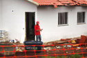 Moradores de Califórnia têm até o dia 2 de dezembro para se inscreverem no processo seletivo de 65 novas moradias do Governo do Estado em construção na cidade, na região do Vale do Ivaí. A obra do conjunto habitacional está próxima dos 80% de conclusão, em um projeto que recebeu cerca de R$ 5,8 milhões de investimento do programa Casa Fácil Paraná. (Foto: Cohapar). 