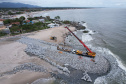 Começam a ser instaladas as peças de concreto que vão preservar a orla de Matinhos