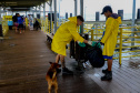 Estado reforça limpeza e coleta de lixo na Ilha do Mel durante a alta temporada