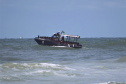 Corpo de Bombeiros salva 15 pessoas após naufrágio de embarcação na Ilha do Mel