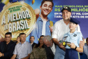 O governador Carlos Massa Ratinho Junior entregou nesta terça-feira (31) uma remessa de 77.300 equipamentos de informática que serão distribuídos pela Secretaria de Estado da Educação (Seed) às escolas da rede estadual de ensino.