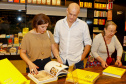 Lançamento do livro do Museu Oscar Niemeyer reúne artistas, curadores e patronos da instituição