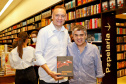 Lançamento do livro do Museu Oscar Niemeyer reúne artistas, curadores e patronos da instituição