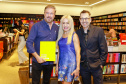 Lançamento do livro do Museu Oscar Niemeyer reúne artistas, curadores e patronos da instituição
