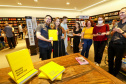 Lançamento do livro do Museu Oscar Niemeyer reúne artistas, curadores e patronos da instituição