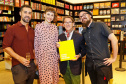 Lançamento do livro do Museu Oscar Niemeyer reúne artistas, curadores e patronos da instituição