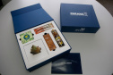 Kit de produtos regionais paranaenses entregue pelo governador Carlos Massa Ratinho Jr a autoridades na missão internacional ao Japão e Coreia do Sul. Produtos são de pequenos produtores que integram o programa Vocações Regionais Sustentáveis (VRS) da Invest Paraná. - Curitiba, 14 de março de 2023 - Foto Jonas Oliveira