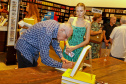 Lançamento do livro do Museu Oscar Niemeyer reúne artistas, curadores e patronos da instituição