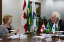 Paraná negocia fortalecimento de parceiras com o Canadá em diversas áreas. Governador em exercício, Darci Piana com a Cônsul-geral  do Canadá em São Paulo Heather Cameron e o chefe do escritório da Região Sul, Paulo Orlandi e os Secretarios Aldo Bona, da Ciência e Tecnologia  e Roni Miranda da Educação Foto Gilson Abreu/Aen