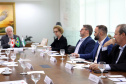 Paraná negocia fortalecimento de parceiras com o Canadá em diversas áreas. Governador em exercício, Darci Piana com a Cônsul-geral  do Canadá em São Paulo Heather Cameron e o chefe do escritório da Região Sul, Paulo Orlandi e os Secretarios Aldo Bona, da Ciência e Tecnologia  e Roni Miranda da Educação Foto Gilson Abreu/Aen