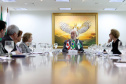 Paraná negocia fortalecimento de parceiras com o Canadá em diversas áreas. Governador em exercício, Darci Piana com a Cônsul-geral  do Canadá em São Paulo Heather Cameron e o chefe do escritório da Região Sul, Paulo Orlandi e os Secretarios Aldo Bona, da Ciência e Tecnologia  e Roni Miranda da Educação Foto Gilson Abreu/Aen