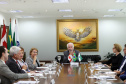 Paraná negocia fortalecimento de parceiras com o Canadá em diversas áreas. Governador em exercício, Darci Piana com a Cônsul-geral  do Canadá em São Paulo Heather Cameron e o chefe do escritório da Região Sul, Paulo Orlandi e os Secretarios Aldo Bona, da Ciência e Tecnologia  e Roni Miranda da Educação Foto Gilson Abreu/Aen