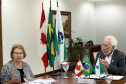 Paraná negocia fortalecimento de parceiras com o Canadá em diversas áreas. Governador em exercício, Darci Piana com a Cônsul-geral  do Canadá em São Paulo Heather Cameron e o chefe do escritório da Região Sul, Paulo Orlandi e os Secretarios Aldo Bona, da Ciência e Tecnologia  e Roni Miranda da Educação Foto Gilson Abreu/Aen