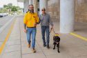 Governo recebe Rock e Roberto Leite, dupla de cego e cão-guia que vai trabalhar em órgão estadual