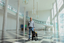 Governo recebe Rock e Roberto Leite, dupla de cego e cão-guia que vai trabalhar em órgão estadual