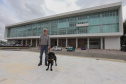 Governo recebe Rock e Roberto Leite, dupla de cego e cão-guia que vai trabalhar em órgão estadual