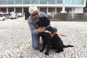 Governo recebe Rock e Roberto Leite, dupla de cego e cão-guia que vai trabalhar em órgão estadual
