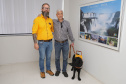 Governo recebe Rock e Roberto Leite, dupla de cego e cão-guia que vai trabalhar em órgão estadual